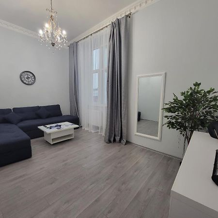 Warm & Cozy Apartment In The Heart Of Historical Lviv Bagian luar foto
