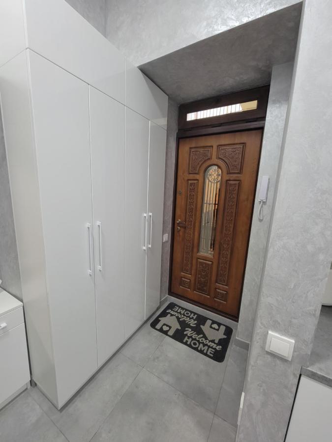 Warm & Cozy Apartment In The Heart Of Historical Lviv Bagian luar foto
